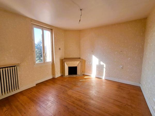 ALBI HYPERCENTRE- Belle Albigeoise des années 30 sur sous-sol complet avec un grand jardin et un grand garage