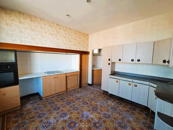 ALBI HYPERCENTRE- Belle Albigeoise des années 30 sur sous-sol complet avec un grand jardin et un grand garage