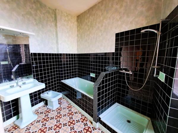 ALBI HYPERCENTRE- Belle Albigeoise des années 30 sur sous-sol complet avec un grand jardin et un grand garage