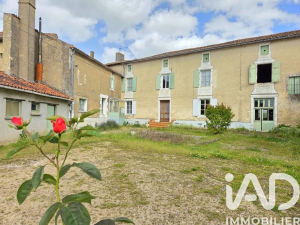 Maison à vendre 7 pièces 195 m² Neuville-de-Poitou