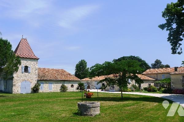 Maison d'hôtes de charme avec colombier et accès au canal des 2 mers