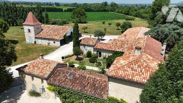 Maison d'hôtes de charme avec colombier et accès au canal des 2 mers