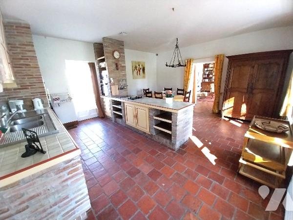 Maison d'hôtes de charme avec colombier et accès au canal des 2 mers