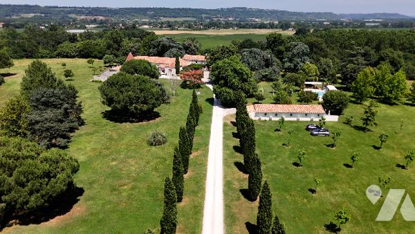 Maison d'hôtes de charme avec colombier et accès au canal des 2 mers