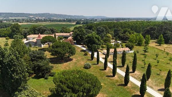 Maison d'hôtes de charme avec colombier et accès au canal des 2 mers