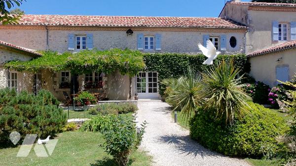 Maison d'hôtes de charme avec colombier et accès au canal des 2 mers