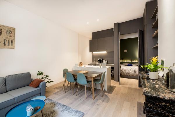 Grand T2,5 rénové par décorateur – Bordeaux Saint-Michel