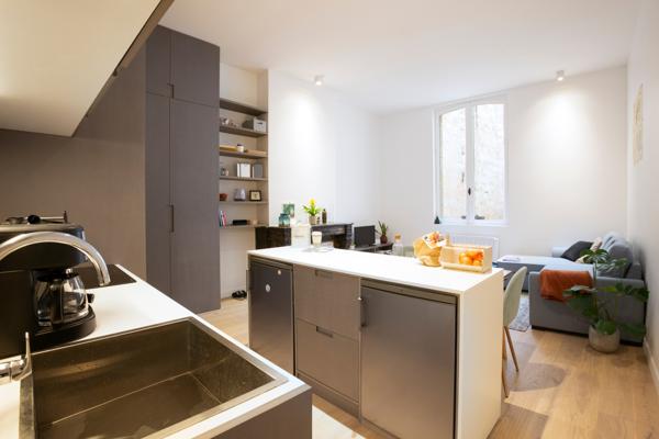 Grand T2,5 rénové par décorateur – Bordeaux Saint-Michel