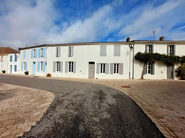 MAISON CHARENTAISE D'EXCEPTION A MORNAC-SUR-SEUDRE - 6 Chambres - 265 m²