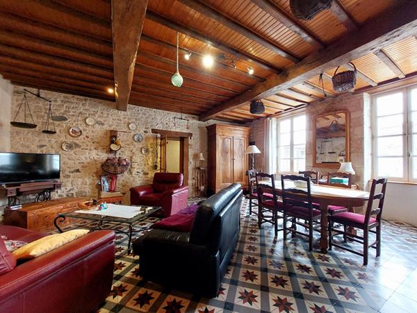 MAISON CHARENTAISE D'EXCEPTION A MORNAC-SUR-SEUDRE - 6 Chambres - 265 m²