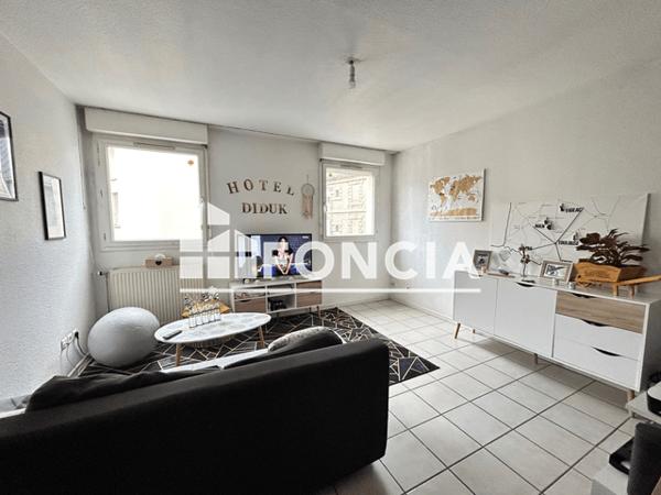 Location Appartement 2 pièces 40.31 m² - 33 RUE DU REMPART SAINTE FOY Agen 47000