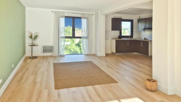 Appartement Carpentras 3 pièce(s) 73.4 m2    180 000