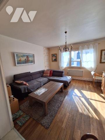 A vendre à 11 minutes à pied de la gare (troyes limite sainte savine). Dans petite copropriété ...