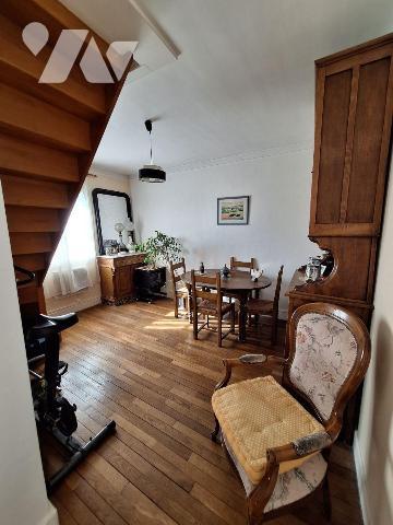 A vendre à 11 minutes à pied de la gare (troyes limite sainte savine). Dans petite copropriété ...