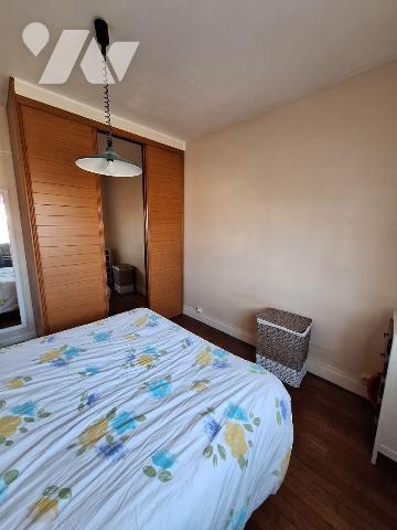 A vendre à 11 minutes à pied de la gare (troyes limite sainte savine). Dans petite copropriété ...