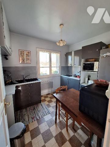 A vendre à 11 minutes à pied de la gare (troyes limite sainte savine). Dans petite copropriété ...