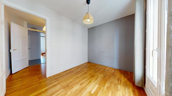 Appartement Grenoble 2 pièce(s) 65.27 m2