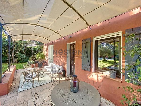 Ancienne bergerie rénovée de plus de 225 m2 sur terrain de plus de 1800m2, piscine