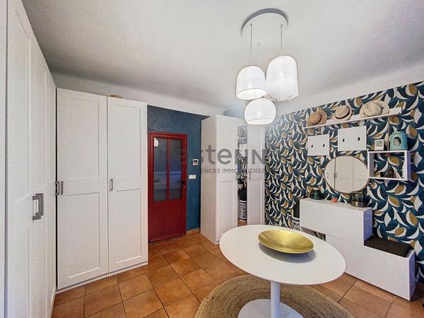 Ancienne bergerie rénovée de plus de 225 m2 sur terrain de plus de 1800m2, piscine