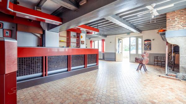 Ancien restaurant + logement à vendre DENGUIN (64)