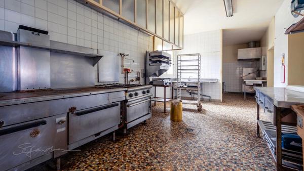 Ancien restaurant + logement à vendre DENGUIN (64)