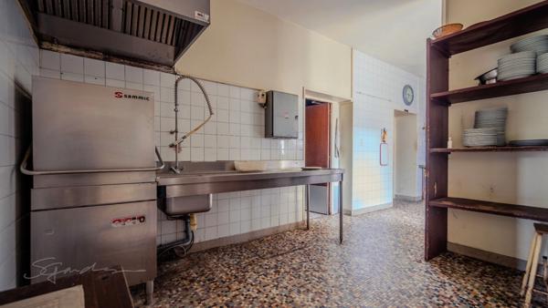 Ancien restaurant + logement à vendre DENGUIN (64)