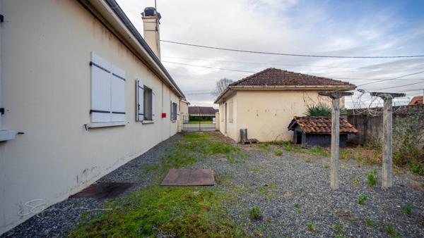 Ancien restaurant + logement à vendre DENGUIN (64)