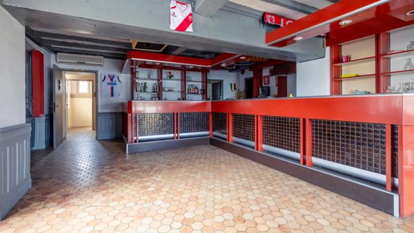 Ancien restaurant + logement à vendre DENGUIN (64)