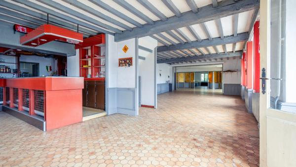 Ancien restaurant + logement à vendre DENGUIN (64)