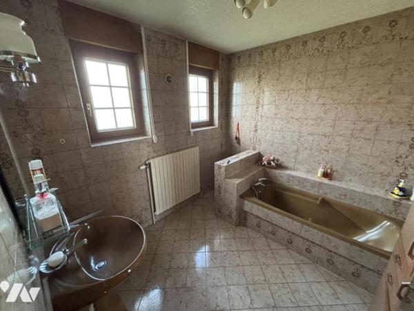 Maison 4 pièces (environ 105 m² habitables) située en impasse (secteur calme)