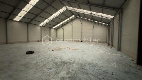 Local d'activités de 1 471 m²