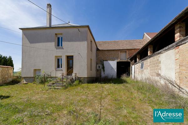 Maison de 200 m² avec 5 chambres et 210 m² de dépendances sur 1 235 m² de terrain