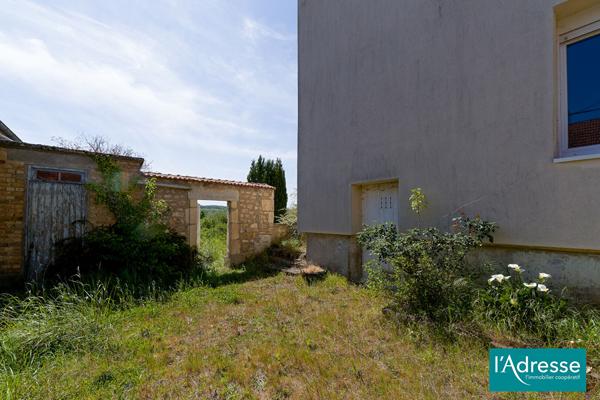 Maison de 200 m² avec 5 chambres et 210 m² de dépendances sur 1 235 m² de terrain
