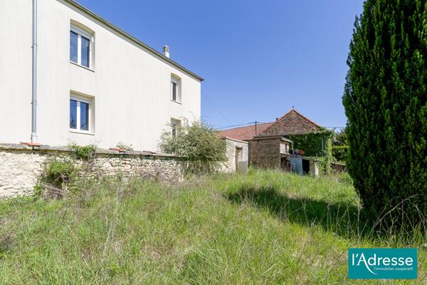 Maison de 200 m² avec 5 chambres et 210 m² de dépendances sur 1 235 m² de terrain