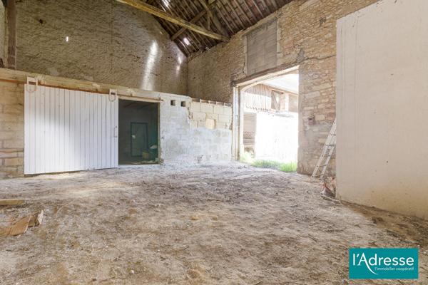 Maison de 200 m² avec 5 chambres et 210 m² de dépendances sur 1 235 m² de terrain