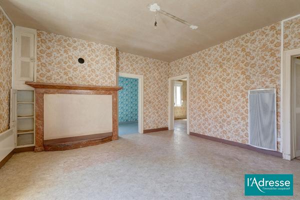 Maison de 200 m² avec 5 chambres et 210 m² de dépendances sur 1 235 m² de terrain