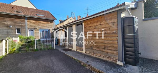 Maison mitoyenne avec jardinet et parking privatif