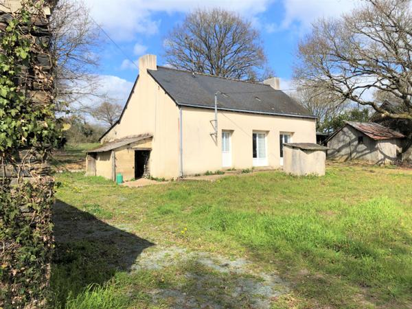 Au calme, maison à rénover avec dépendances