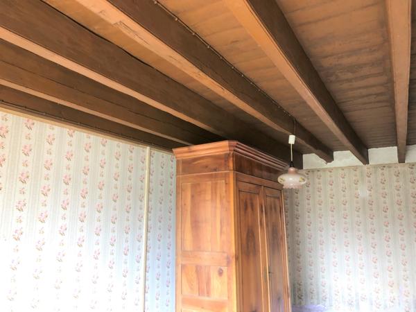 Au calme, maison à rénover avec dépendances