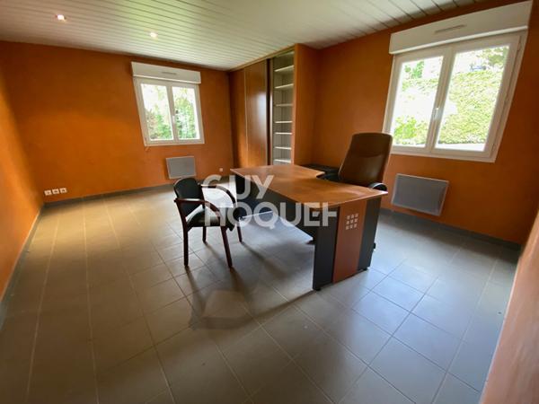 A vendre local professionnel de 90 m² à SAINT GENIS LAVAL.