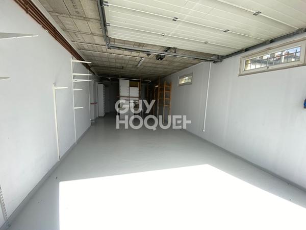 A vendre local professionnel de 90 m² à SAINT GENIS LAVAL.