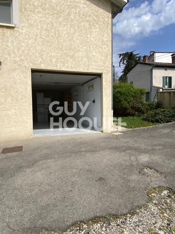 A vendre local professionnel de 90 m² à SAINT GENIS LAVAL.