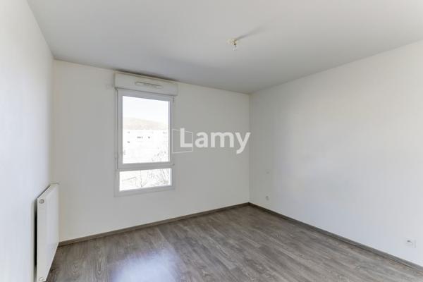 Dans résidence de standing, t3 avec terrasse et garage