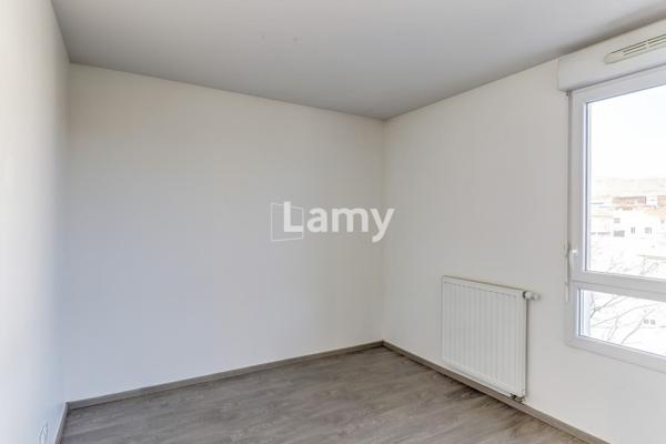 Dans résidence de standing, t3 avec terrasse et garage