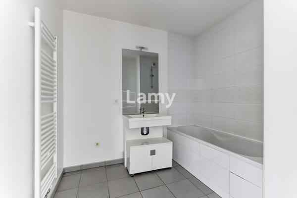 Dans résidence de standing, t3 avec terrasse et garage