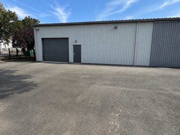 A LOUER : Local d'activité 195 m2 ou 160 m2 - NANTES OUEST