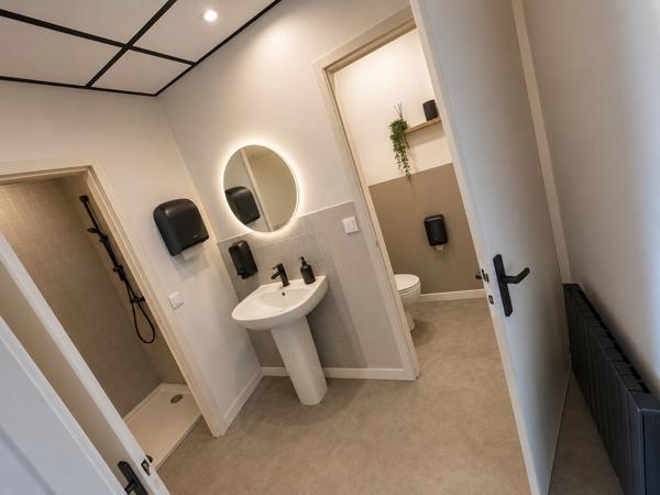 A LOUER : Local d'activité 195 m2 ou 160 m2 - NANTES OUEST