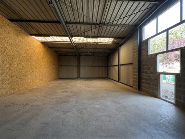 A LOUER : Local d'activité 195 m2 ou 160 m2 - NANTES OUEST