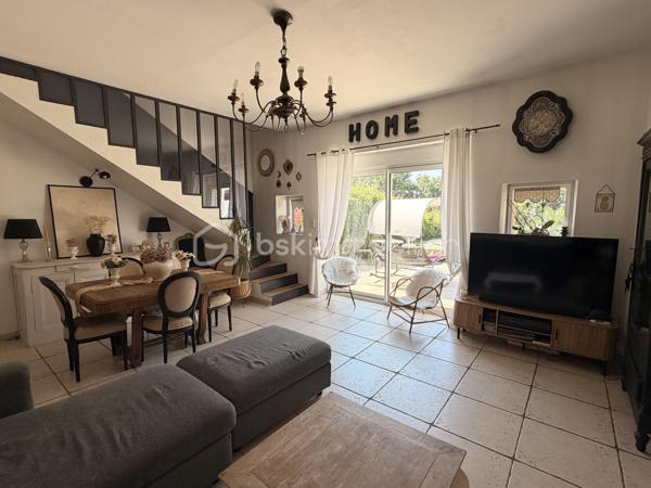 Située à proximité du centre ville de Laval, cette maison a de nombreux atouts pour séduire ses futurs propriétaires. 
Nous commencerons la visite par une entrée lumineuse de 19m2 pouvant  aisément servir en partie de bureau. Elle dessert un palier distribuant au rez-de-chaussée, une première chambre de 10m2 et une suite parentale de 29m2 comprenant une chambre de 19m2 et une salle d'eau de 10m2. Nous poursuivrons avec l'étage  pour découvrir une salle d'eau de 5m2, une troisième chambre de 19m2 au sol et une quatrième chambre de 18m2 au sol. 
Et la pièce de vie me direz-vous ? Petite particularité pour cette maison et cela en fait tout son charme, la pièce de vie est en rez-de-jardin ! 
De l'entrée, il vous faudra descendre pour découvrir le salon-séjour de 28m2 qui donne accès direct à la terrasse et au jardin. 
En enfilade, nous poursuivrons la visite avec la cuisine aménagée et entièrement équipée de 18m2 et la buanderie de 8m2. WC à chaque étage de la maison. 
La parcelle fait plus de 630m2, elle est joliment arborée, entièrement close et sans aucun vis à vis ! Idéal pour profiter de la cuisine d'été et de la piscine hors-sol en toute tranquilité !
Le mode de chauffage de cette maison est un poêle à granulés avec en complément  un chauffage électrique. Un peitt poêle à bois a été installé au rez-de-chaussée pour agrément.
Toutes les menuiseries sont en double vitrage. 
Coté stockage, un garage attenant à la maison. 
Alors, un intérêt pour cette maison ? Appelez-moi !