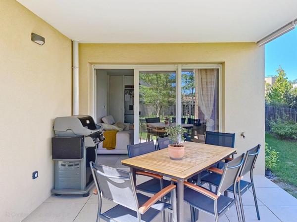 2 pièces avec jardin dans résidence récente avec piscine.